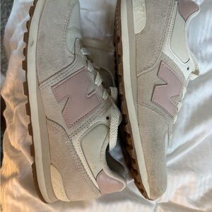 New Balance Kids Beige & Pink Suede Runner Sneakers